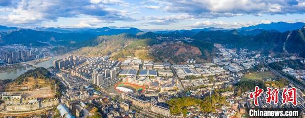 如丝改革再深化丨小县城锚定现代化 “出大产业”有汽车的地方 “吹，就有龙泉制造”汽车信息咨询服务